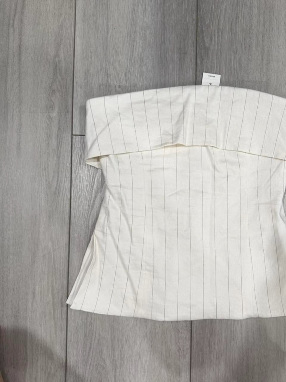 Aritzia Babaton Element Linen Tube Top in Cream with Grey Pinstripes. Size 4. - Picture 3 of 7